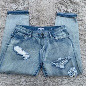 TOBI Size 27 Distressed Light Wash 3/4 Crop Jeans